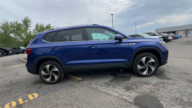 Used 2023 Volkswagen Taos SE AWD/4WD image 9