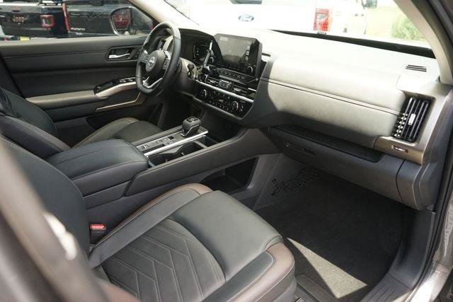Used 2025 Nissan Pathfinder Platinum w/ Cargo Package FWD image 18