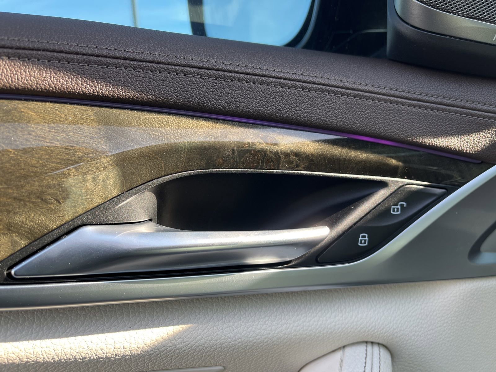 Used 2020 BMW M550i xDrive w/ Premium Package image 25