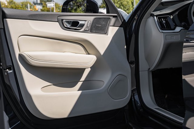 New 2026 Volvo XC60 B5 Ultra w/ Protection Package Premier image 37
