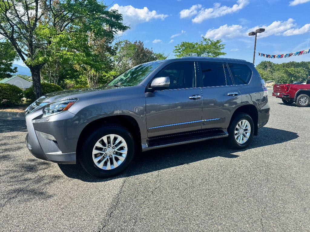 Used 2018 Lexus GX 460 Premium w/ Premium Package AWD/4WD image 2
