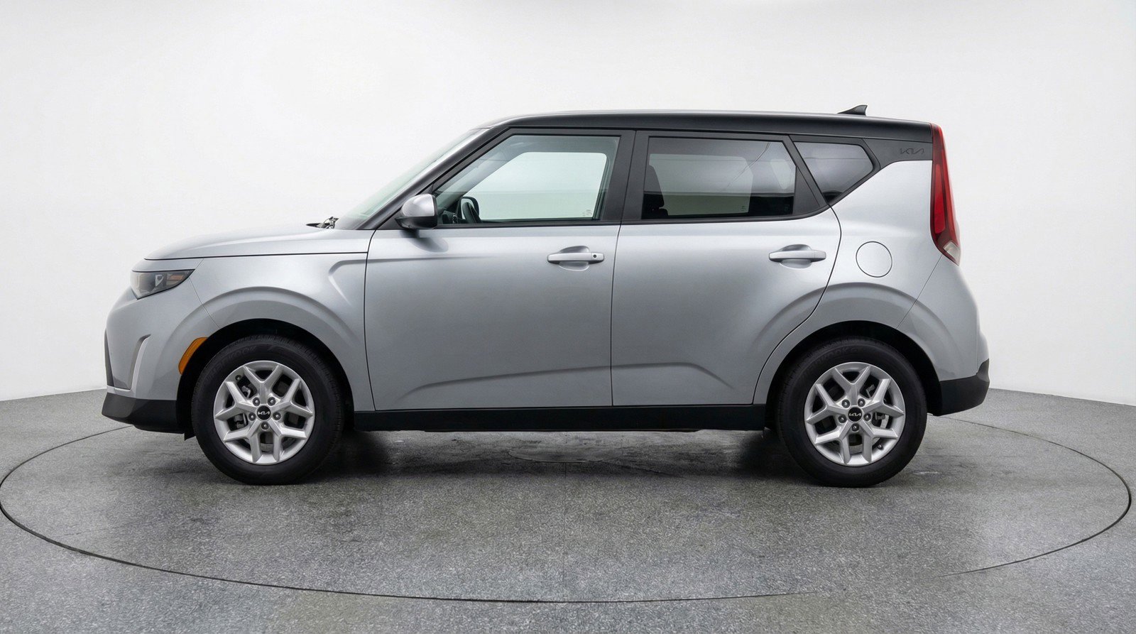 Used 2025 Kia Soul LX w/ LX Technology Package FWD image 5