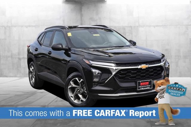 Used 2025 Chevrolet Trax LT w/ LT Convenience Package FWD image 2