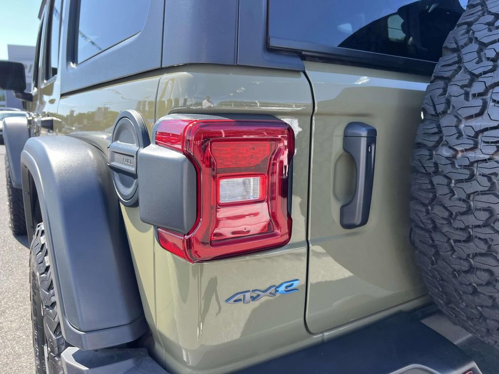 Used 2025 Jeep Wrangler Unlimited Rubicon 4xe w/ Technology Group image 14