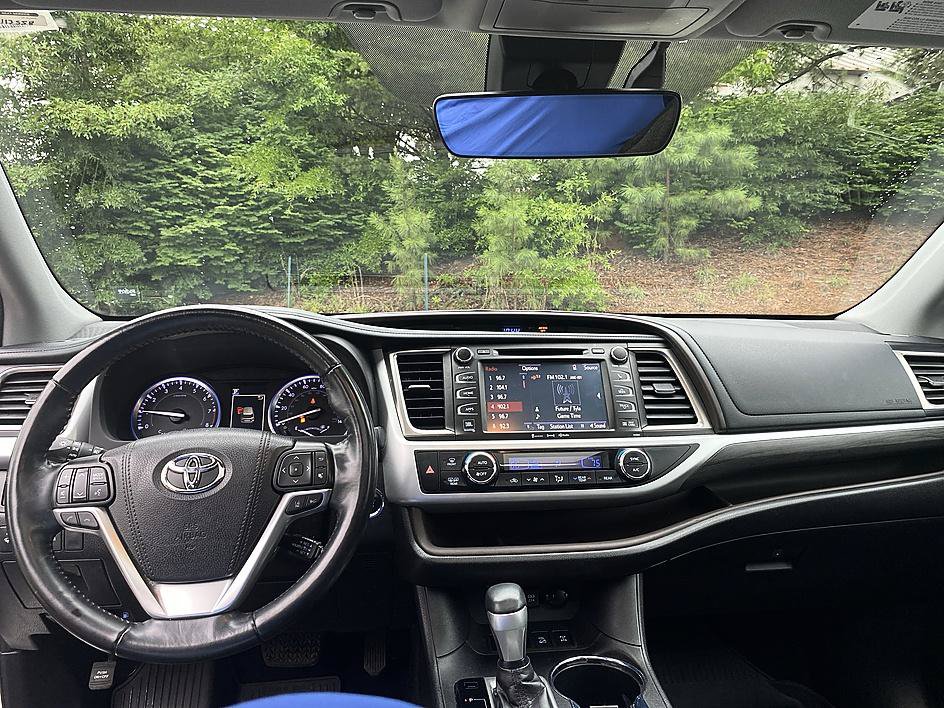 Certified 2019 Toyota Highlander Limited Platinum AWD/4WD image 19