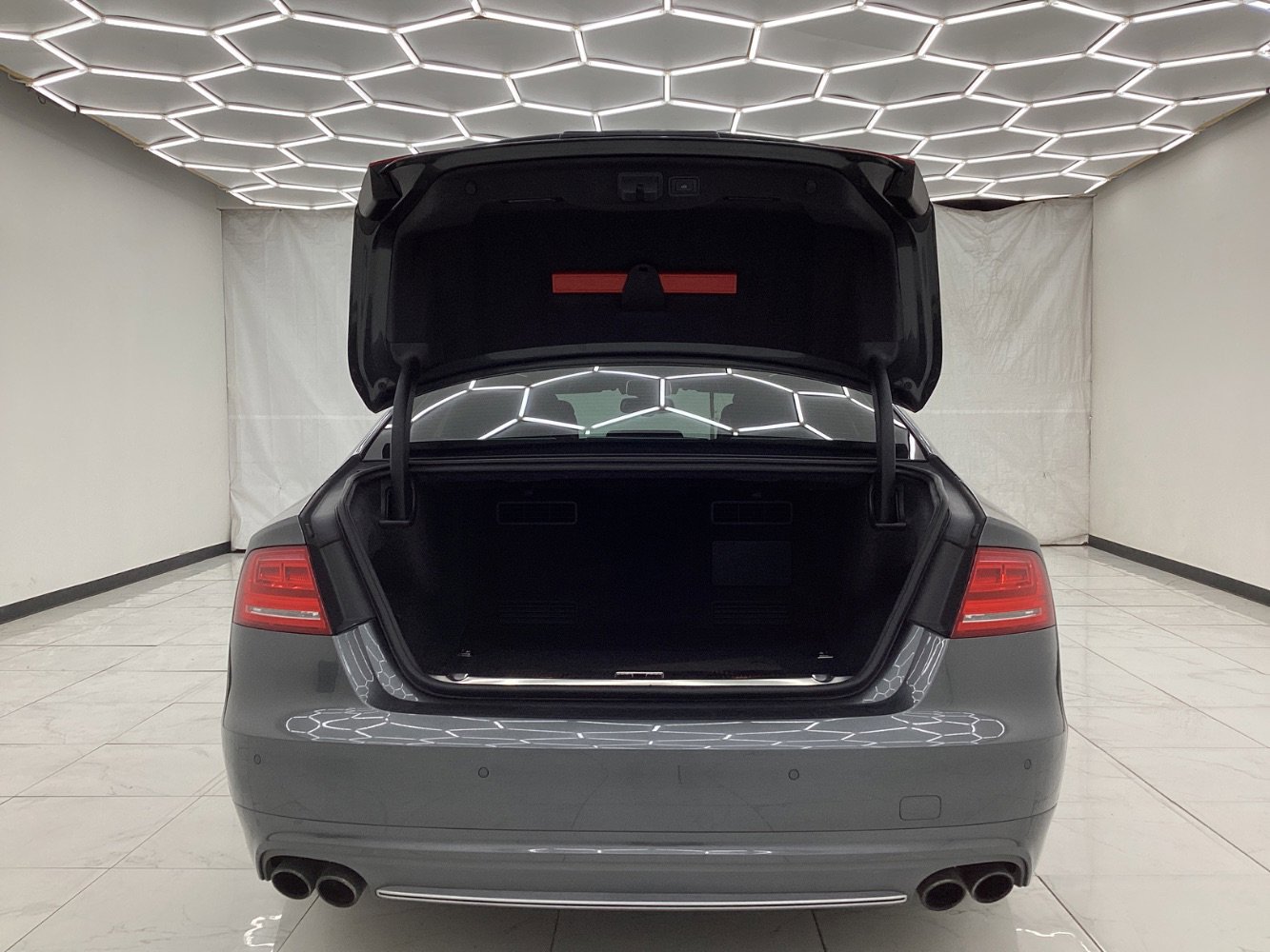 Used 2013 Audi S8 image 47