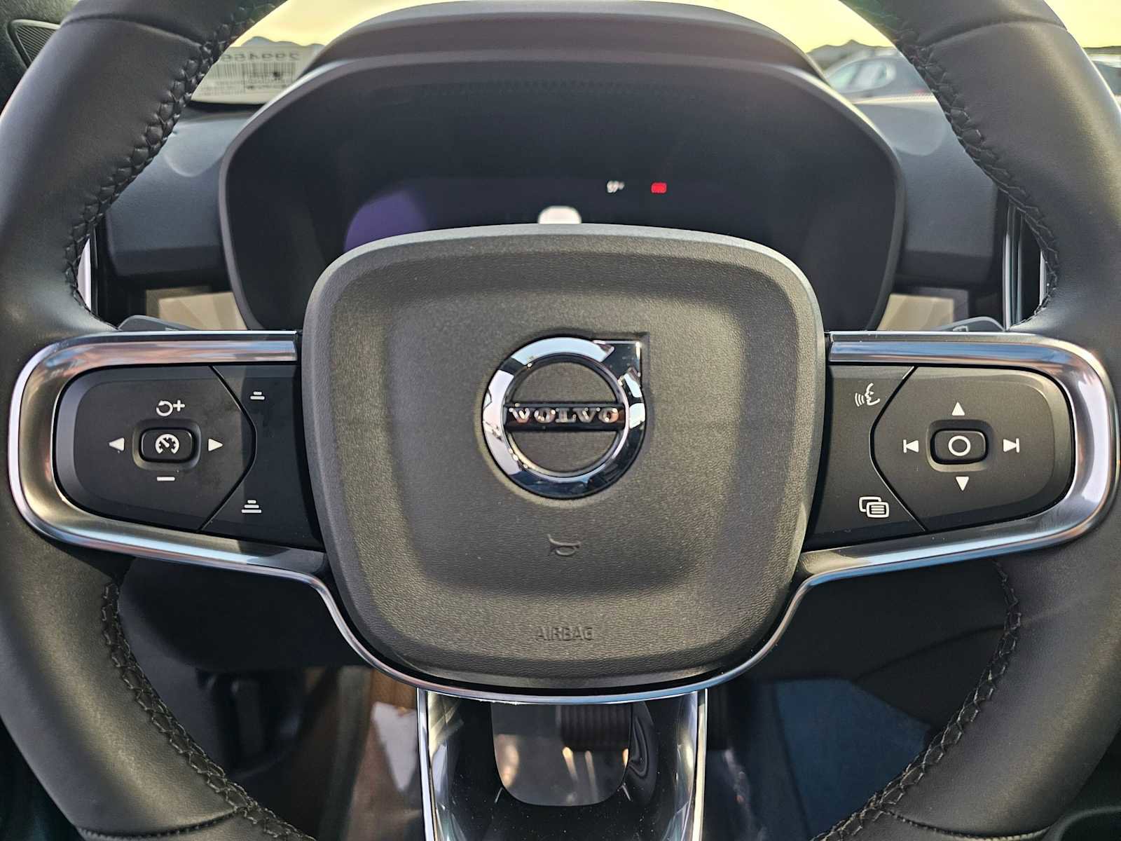 Used 2023 Volvo XC40 Recharge Ultimate image 23