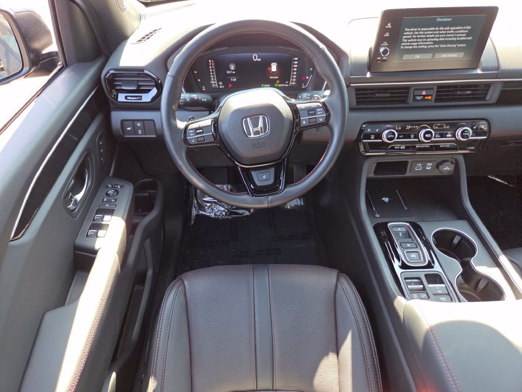 Certified 2025 Honda Pilot Black Edition image 36
