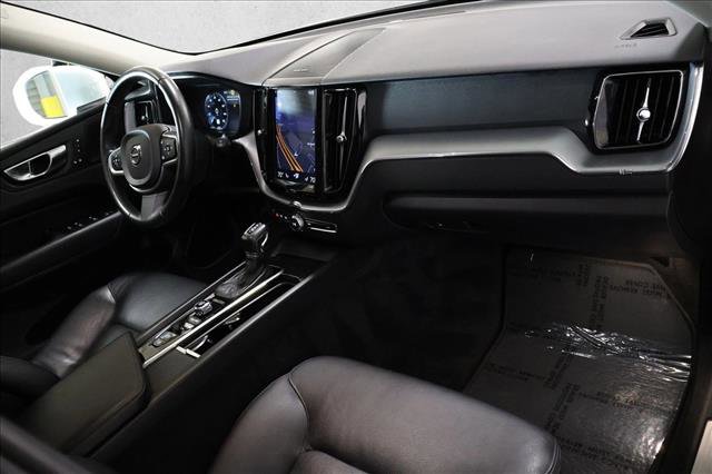 Used 2019 Volvo XC60 T6 Momentum w/ Multimedia Package image 26