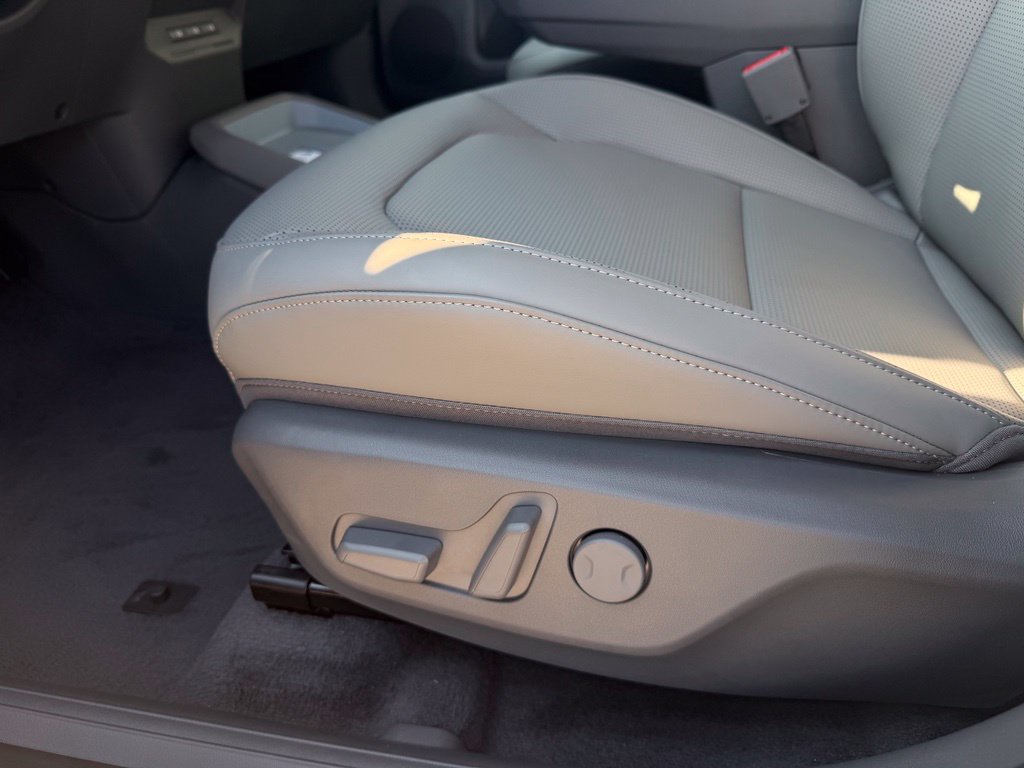 New 2027 Kia EV3 Wind FWD image 12