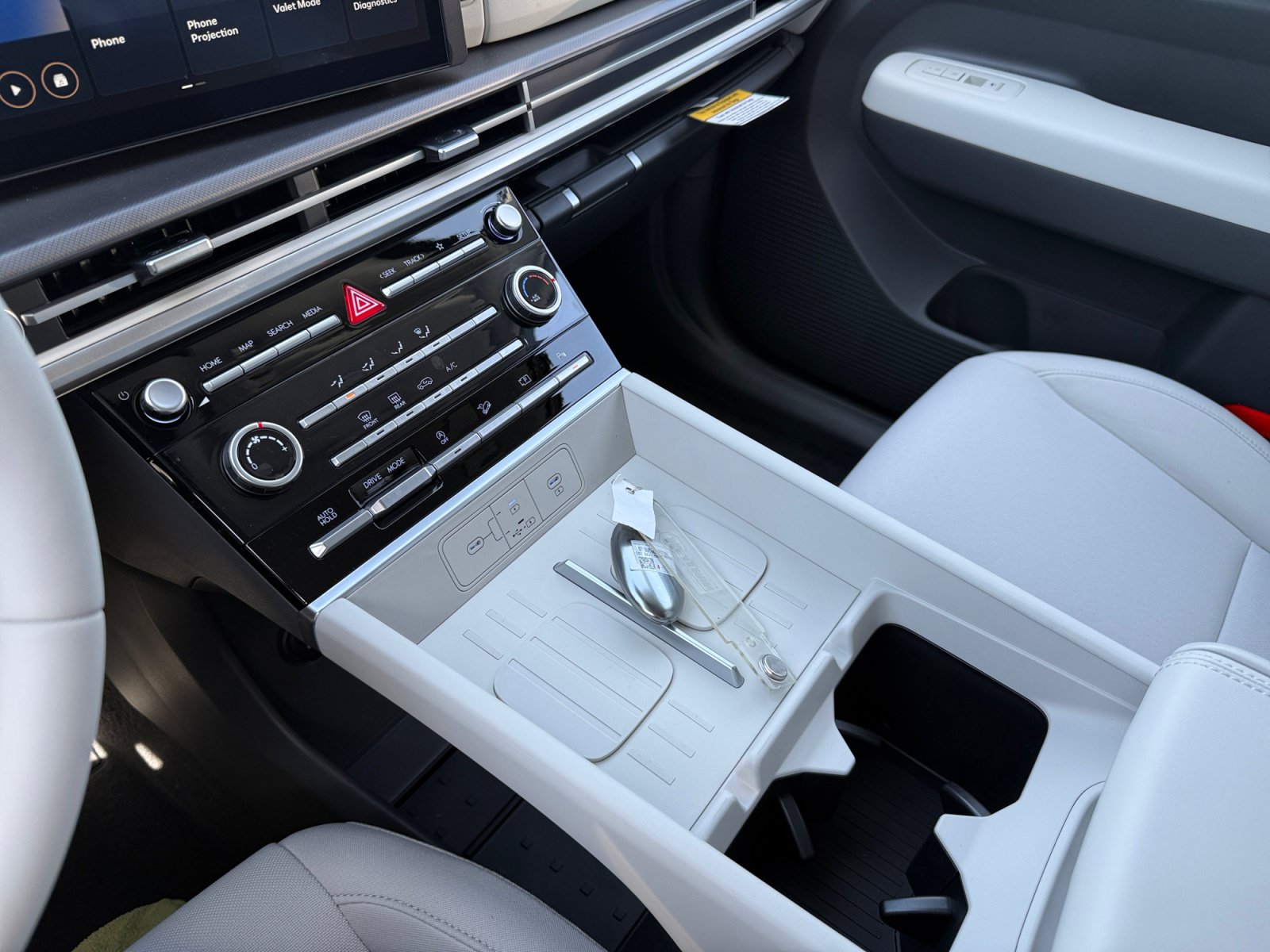 New 2026 Hyundai Santa Fe SE FWD image 13