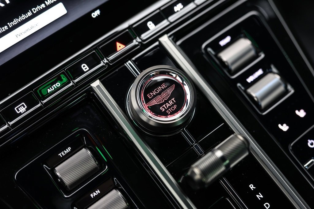 New 2025 Aston Martin V8 Vantage Coupe image 40