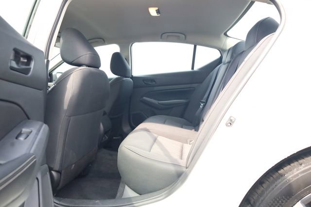 Used 2025 Nissan Altima 2.5 SV FWD image 23