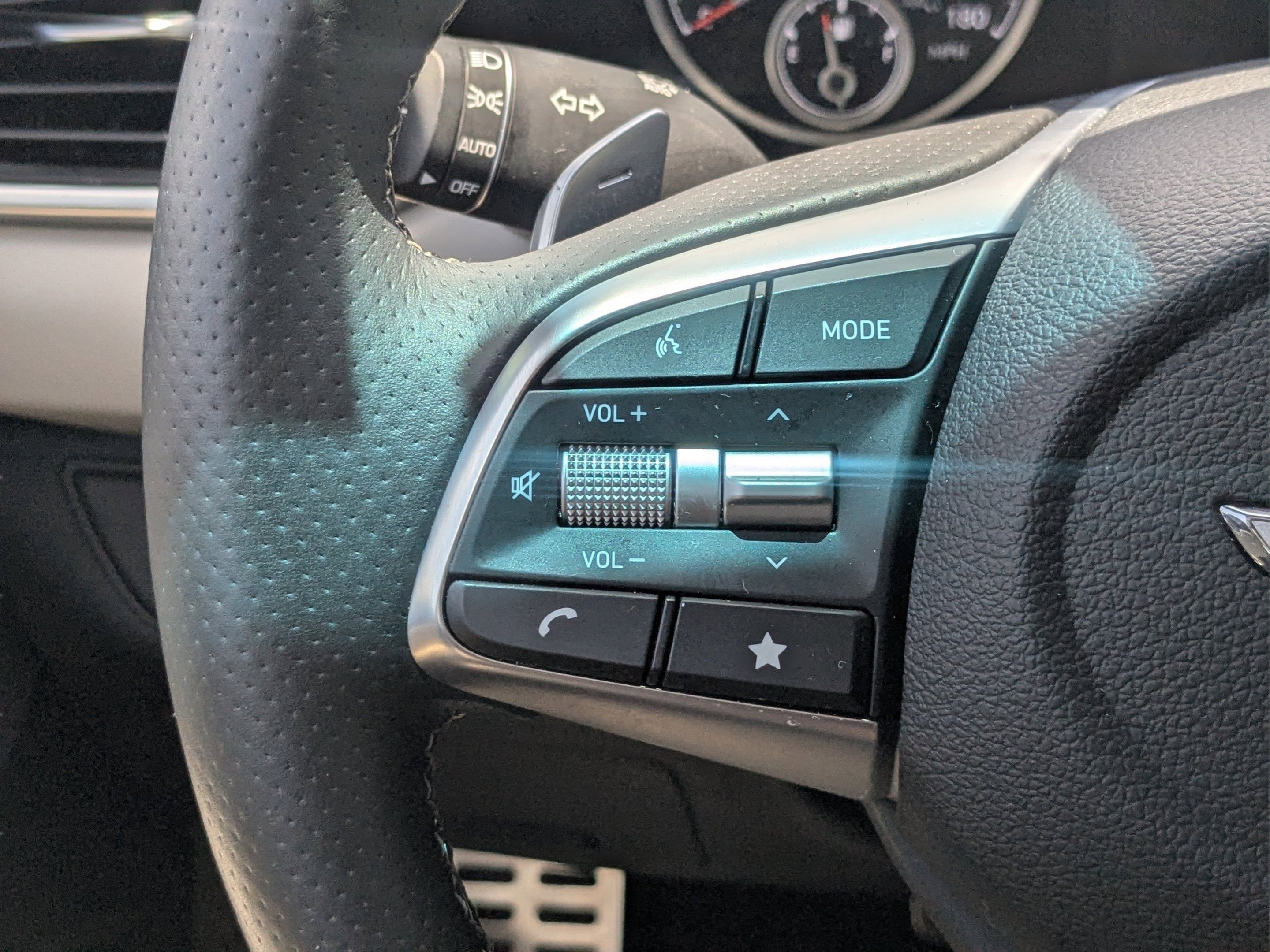 Used 2023 Genesis G70 2.0T w/ Sport Prestige Package RWD image 26