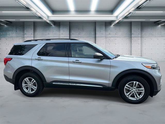Used 2023 Ford Explorer XLT w/ Equipment Group 202A AWD/4WD image 3