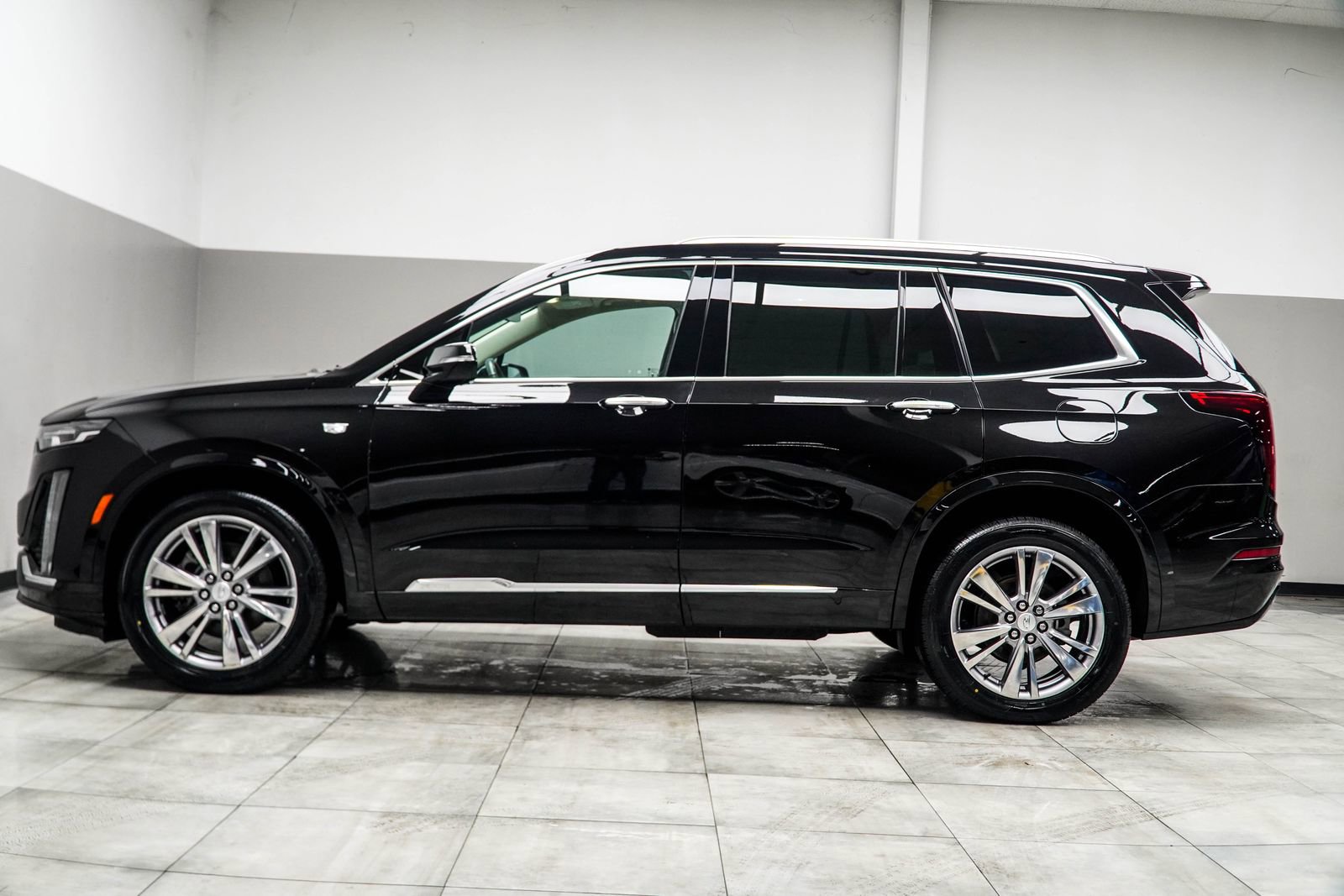 Used 2024 Cadillac XT6 Premium Luxury w/ LPO, Floor Liner Package AWD/4WD image 9