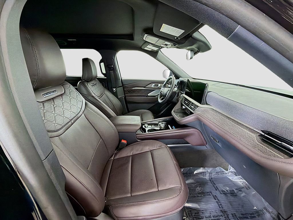 Used 2025 Ford Explorer Platinum w/ LUX Leather Package image 25