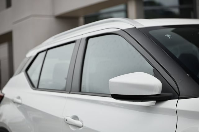Used 2024 Nissan Kicks SV FWD image 3