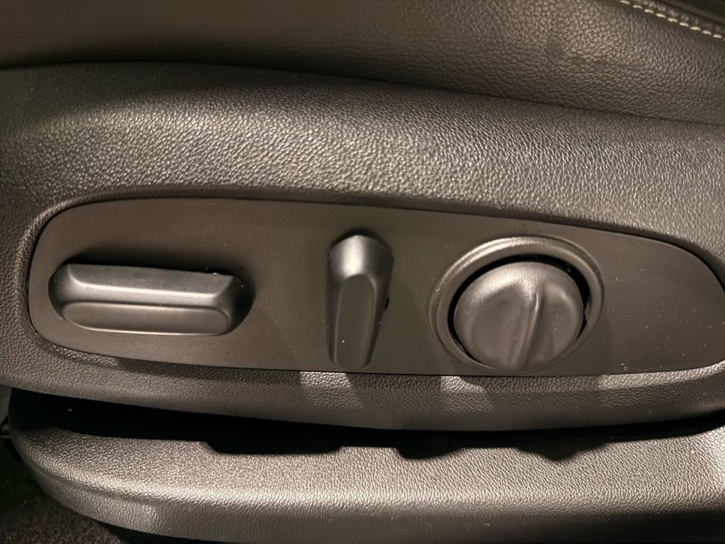 Used 2023 GMC Acadia SLT image 14