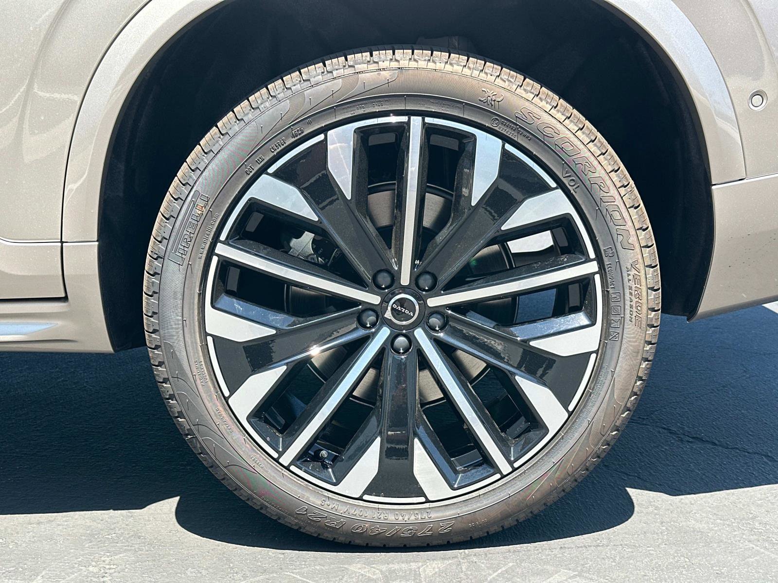 New 2026 Volvo XC90 T8 Plus image 24