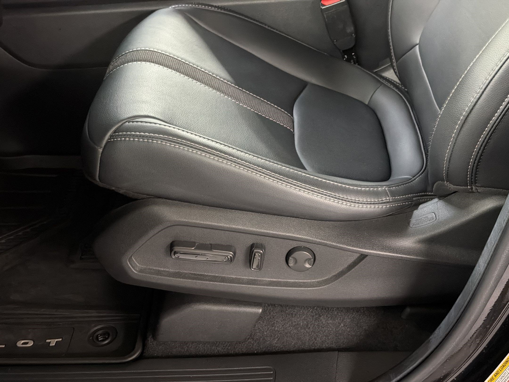 Certified 2025 Honda Pilot Touring image 15