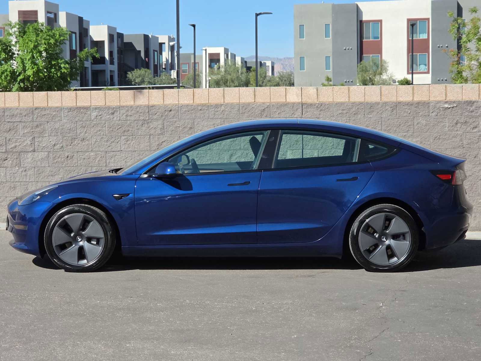 Used 2023 Tesla Model 3 Standard Range image 6