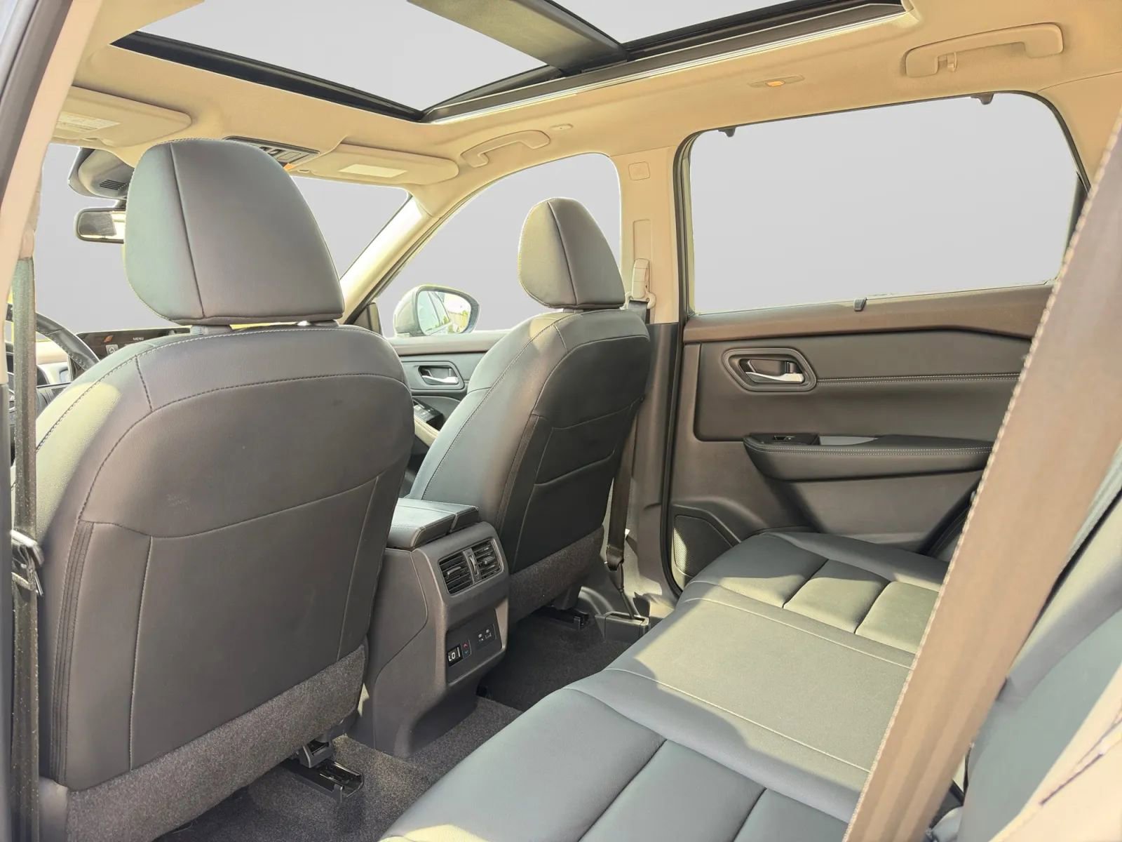 Used 2023 Nissan Rogue SL w/ SL Premium Package image 27