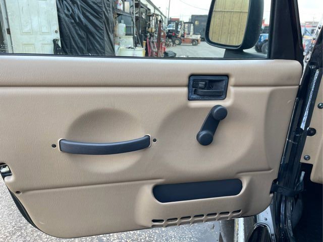 Used 1999 Jeep Wrangler Sahara image 17