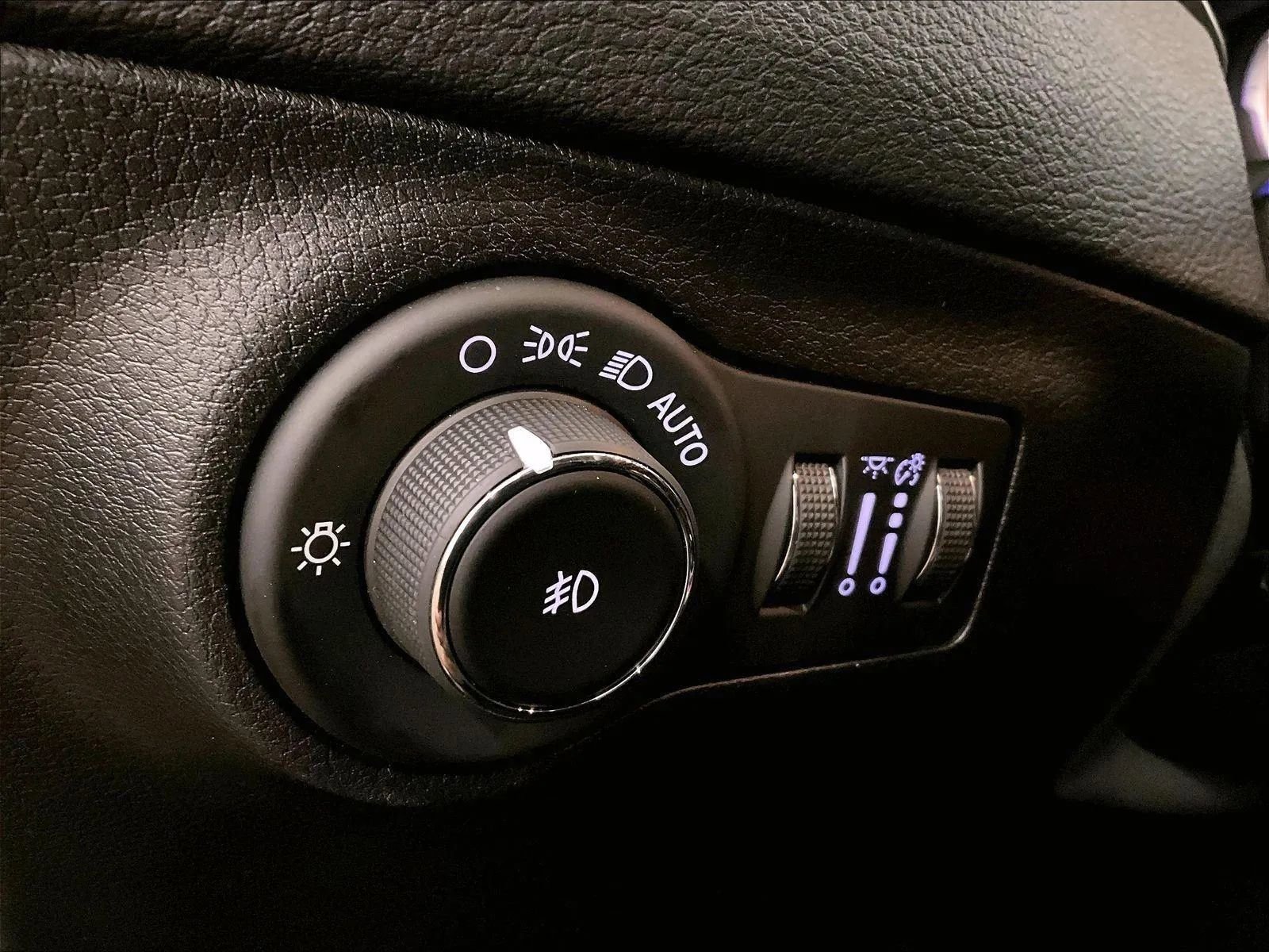 Used 2020 Jeep Compass Latitude image 30