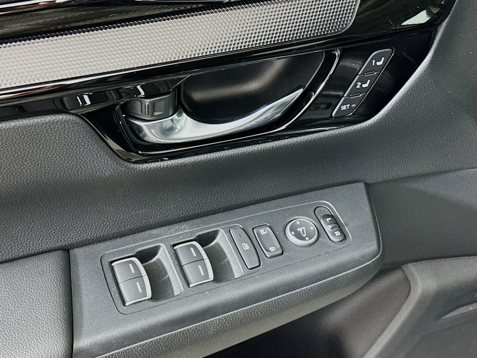 Used 2025 Honda CR-V EX-L image 15