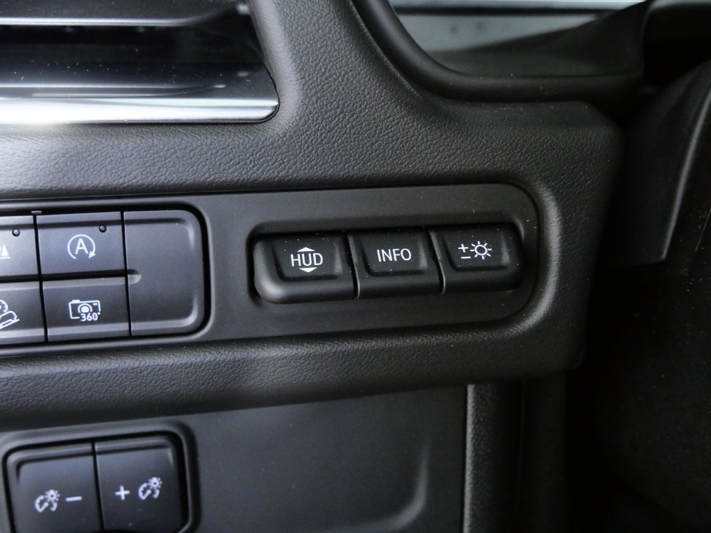 Used 2023 Chevrolet Suburban High Country AWD/4WD image 32