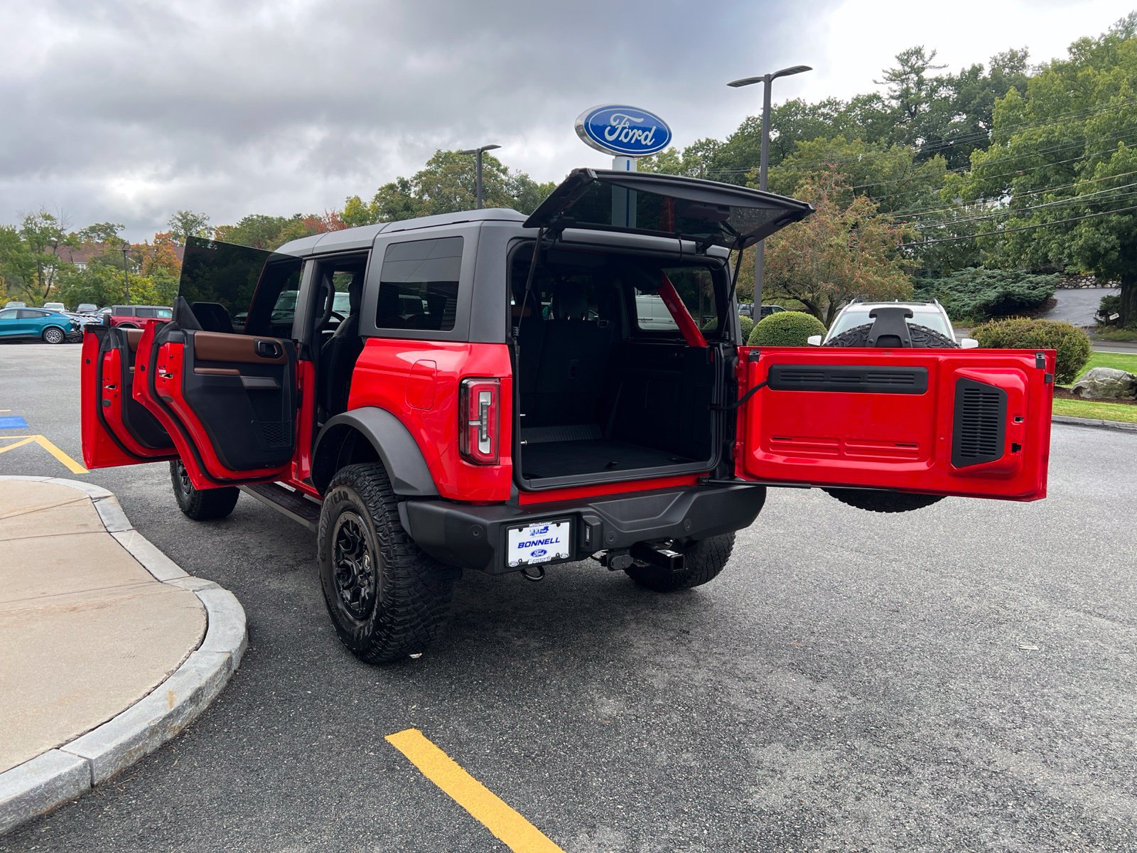 Certified 2023 Ford Bronco Outer Banks w/ Sasquatch Package AWD/4WD image 9