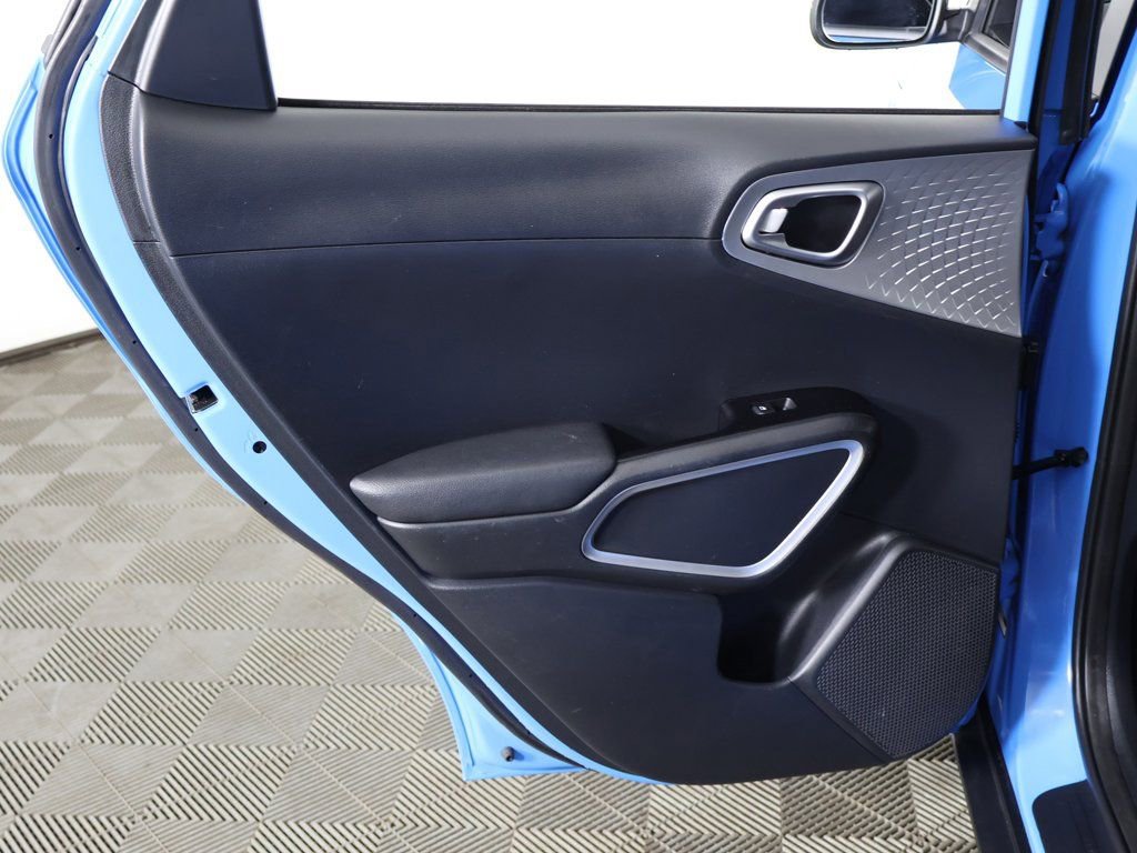 Used 2025 Kia Soul S image 23