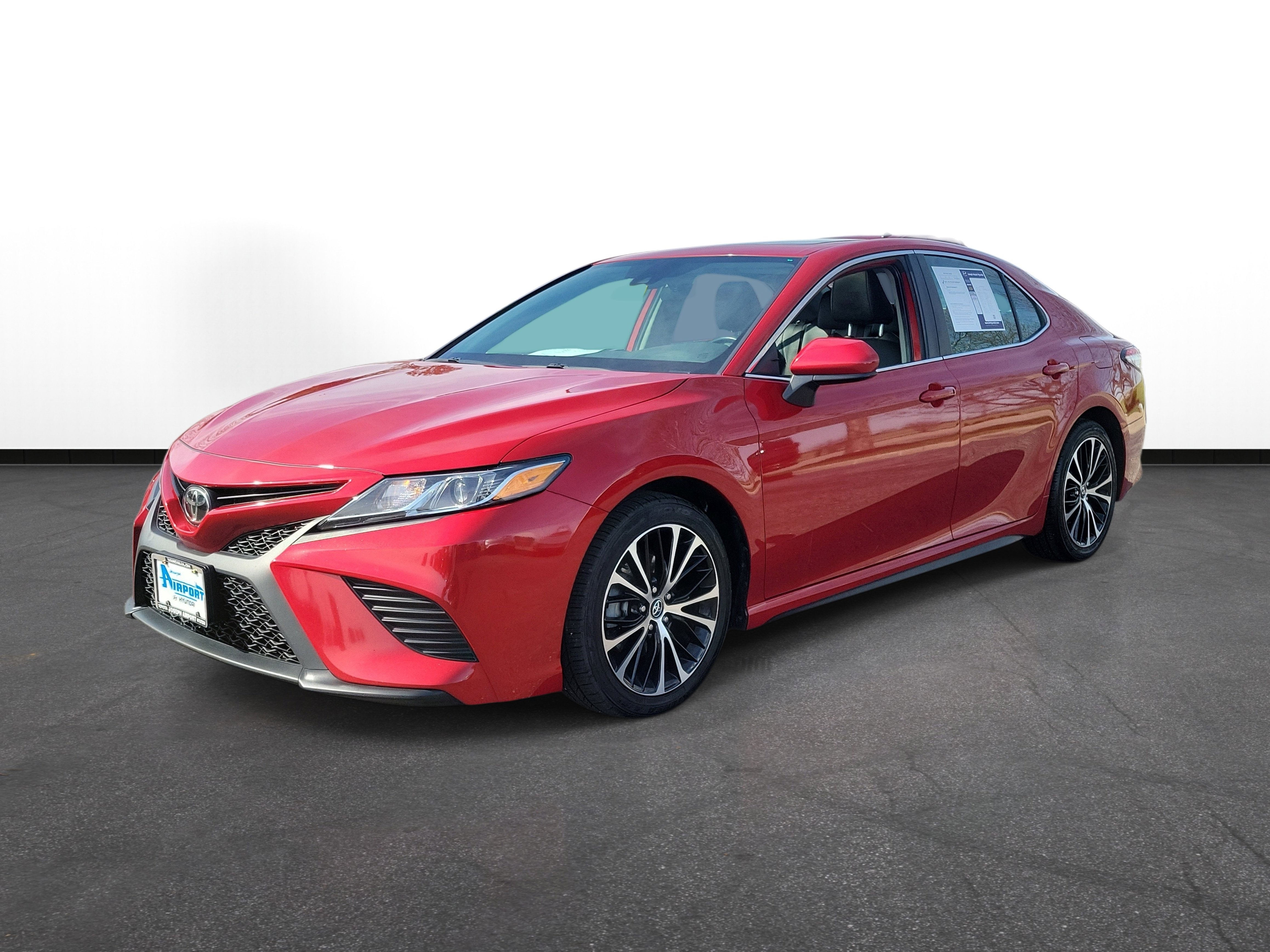 Used 2020 Toyota Camry SE FWD image 2
