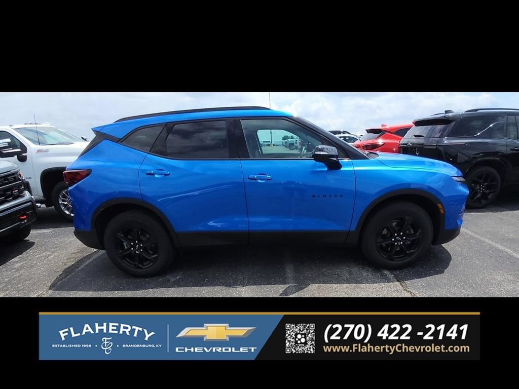 Used 2025 Chevrolet Blazer LT w/ Midnight/Sport Edition FWD image 4