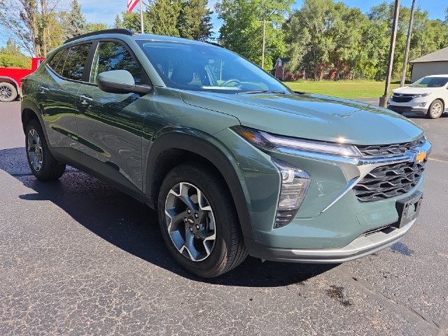 Used 2025 Chevrolet Trax LT FWD image 7