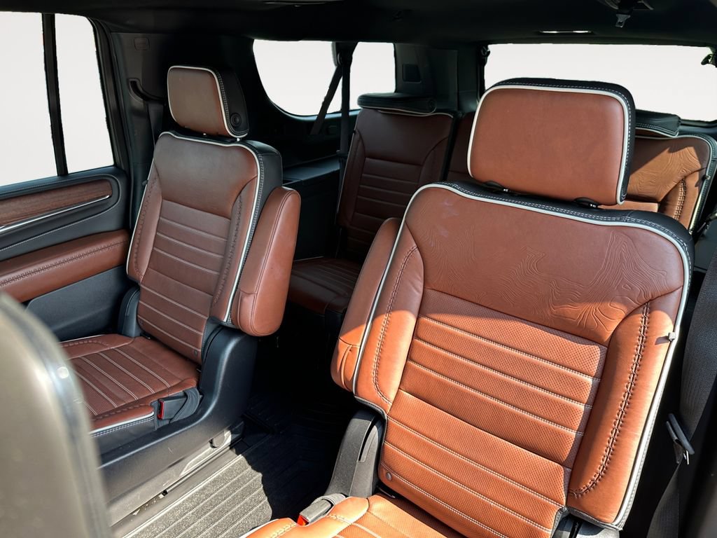 Used 2024 GMC Yukon XL Denali Ultimate AWD/4WD image 13