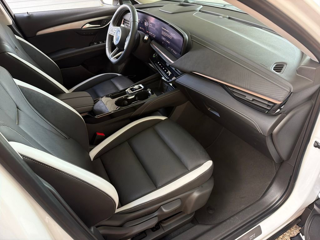 Used 2025 Buick Envision Sport Touring image 29