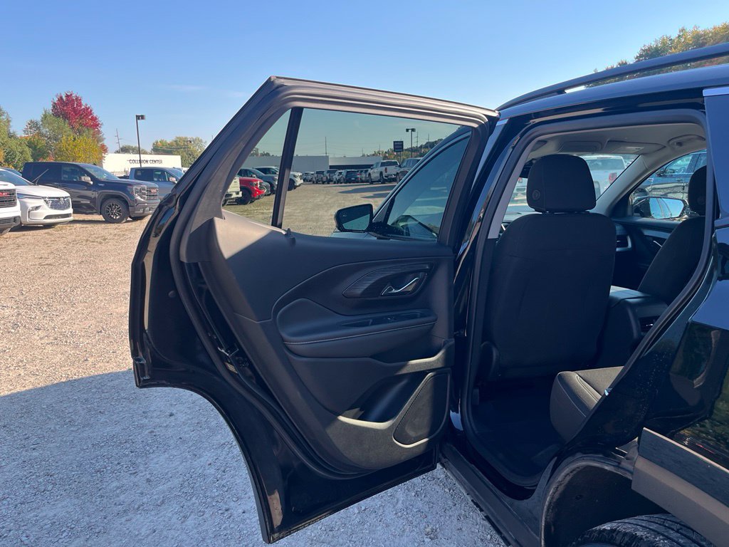 Used 2024 GMC Terrain SLE w/ Driver Convenience Package FWD image 30