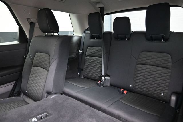 Used 2025 Nissan Pathfinder SV FWD image 23