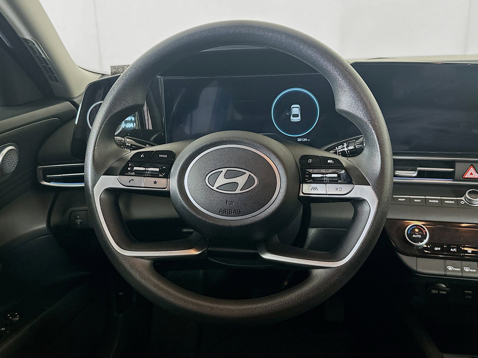 Used 2024 Hyundai Elantra Blue image 18