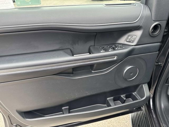 Used 2023 Ford Expedition XLT image 15