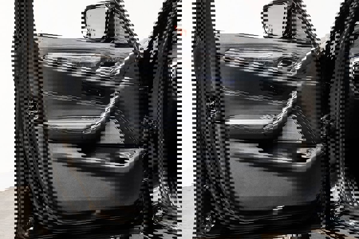 Used 2018 BMW M550i xDrive image 37