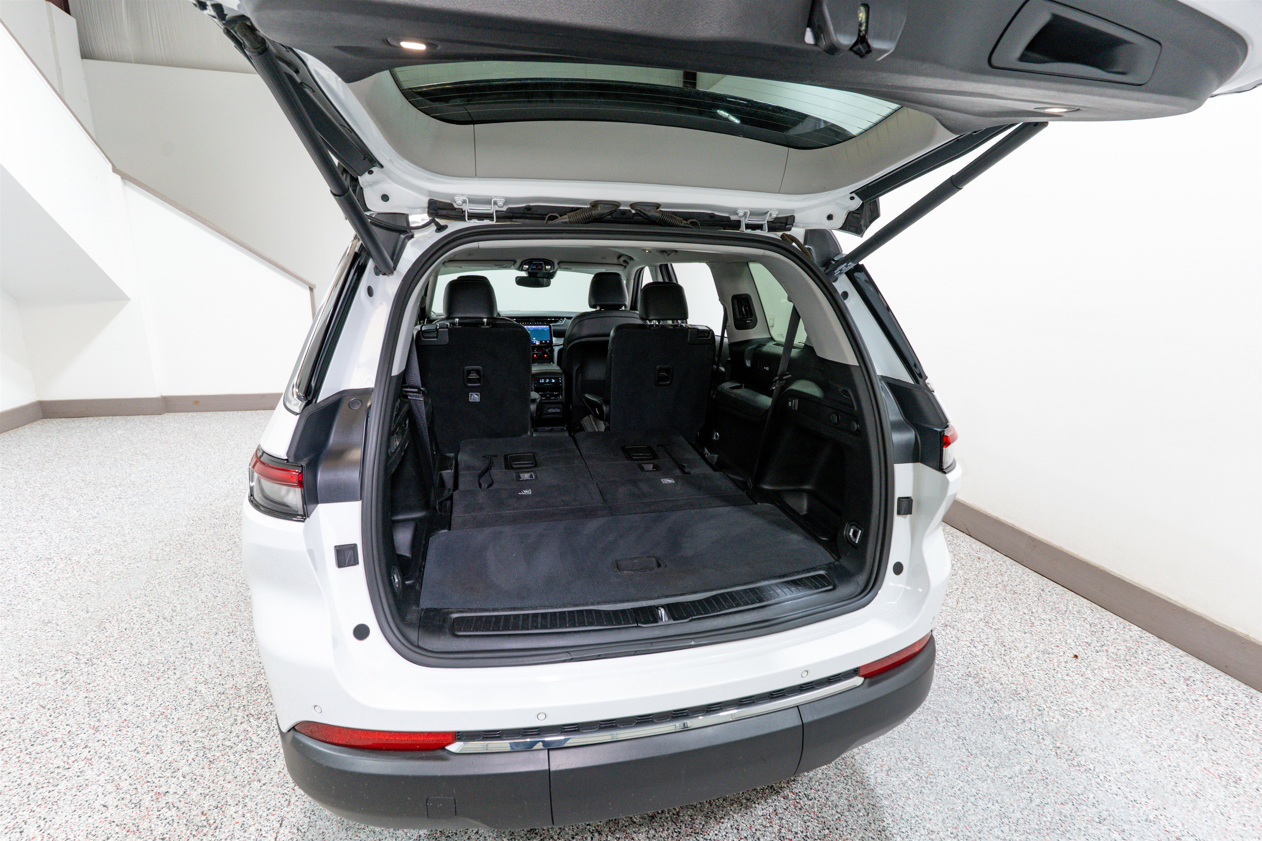 Used 2023 Jeep Grand Cherokee L Limited image 35