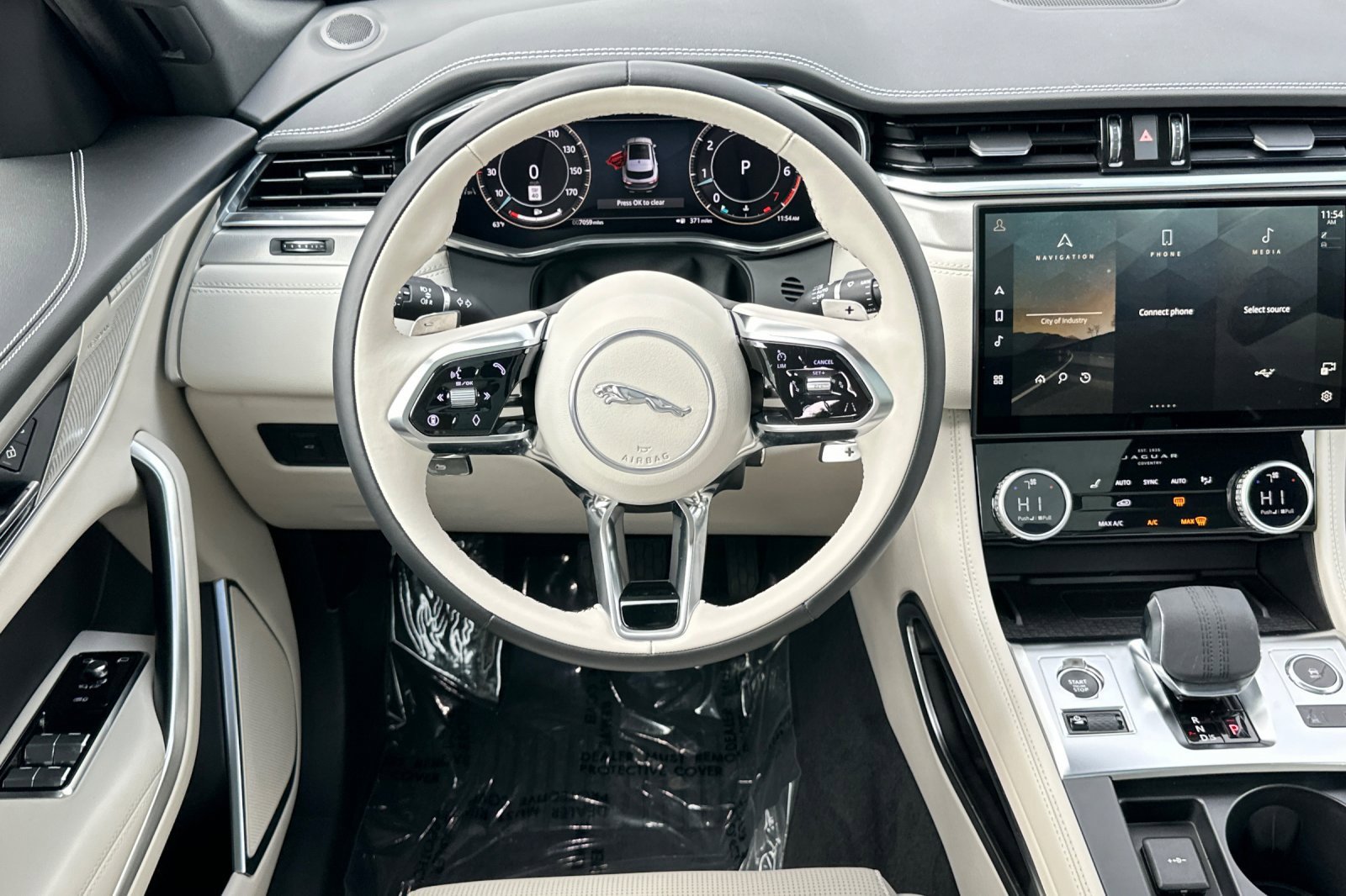 Used 2025 Jaguar F-PACE R-Dynamic S image 15