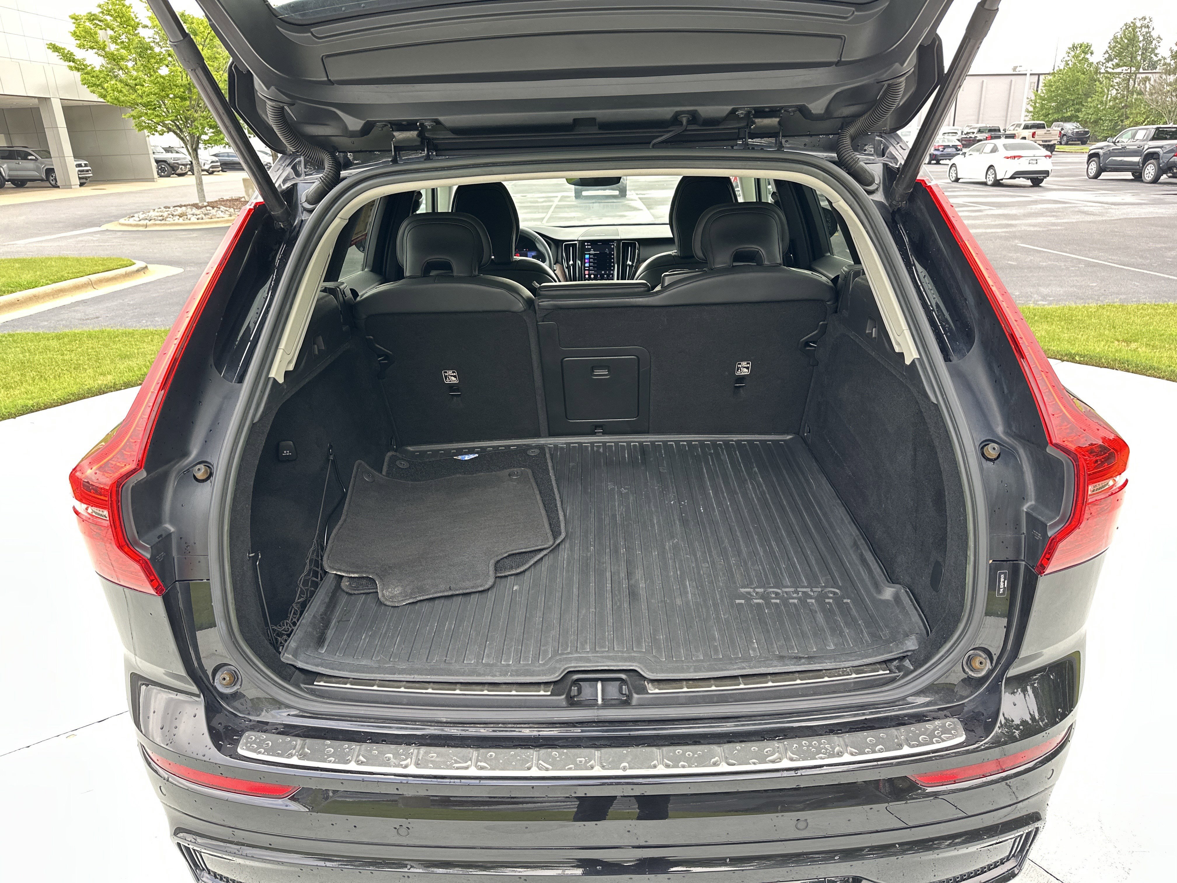Used 2023 Volvo XC60 B5 Ultimate FWD image 32