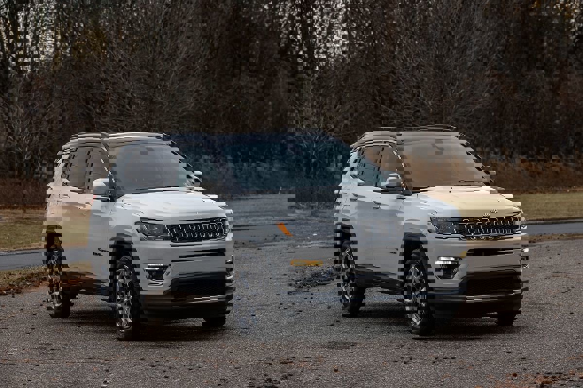 Used 2018 Jeep Compass Limited w/ Navigation Group image 2