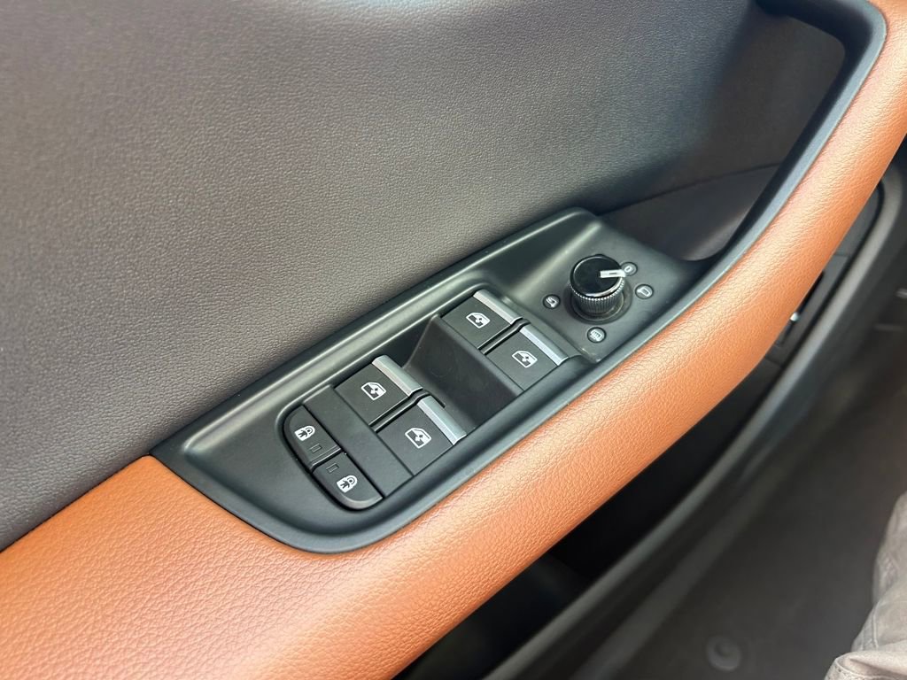 Used 2022 Audi Q8 Premium Plus w/ Premium Plus Package image 21