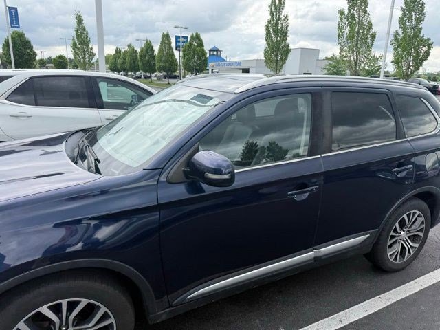 Used 2017 Mitsubishi Outlander SE AWD/4WD image 19