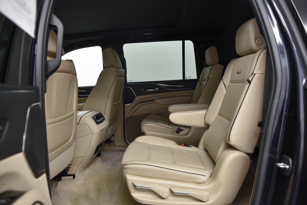 Used 2024 Cadillac Escalade ESV Premium Luxury image 11